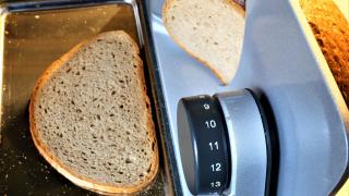 Brotschneidemaschine bzw. Allesschneider im Detail